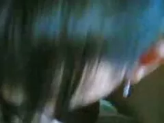 Vestida com um vestido vermelho Elena Berkova concorda em ter-se com vídeo pornô caseiro feito em casa com dois homens bonitos