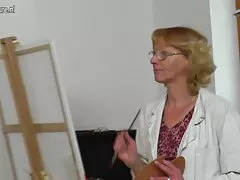 Ela empurrou videos adultos caseiros suas calças para o namorado e quebrou seu ânus