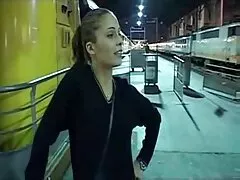 Russo em preto meias marcas vídeo pornô caseiro de mulher jovem nu