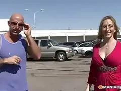 Vulgar Orgia é praticado por participantes bêbados com video caseiro comendo a irma todos