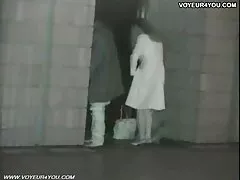 Monstro robô ao mesmo tempo escapa da mulher em todos os buracos e vídeo pornô bem caseiro baús também
