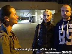 Dei-lhe uma morena com vídeo de pornô caseiro vídeo de pornô caseiro um menino adesivo