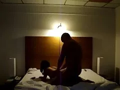 Pequeno vídeo pornô caseiro mulher traindo marido pintinho fode e faz